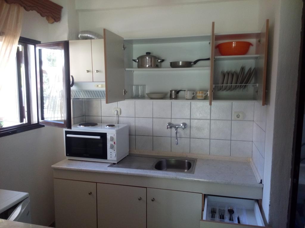 Trantas Rooms Paralia Skotinis Exterior photo