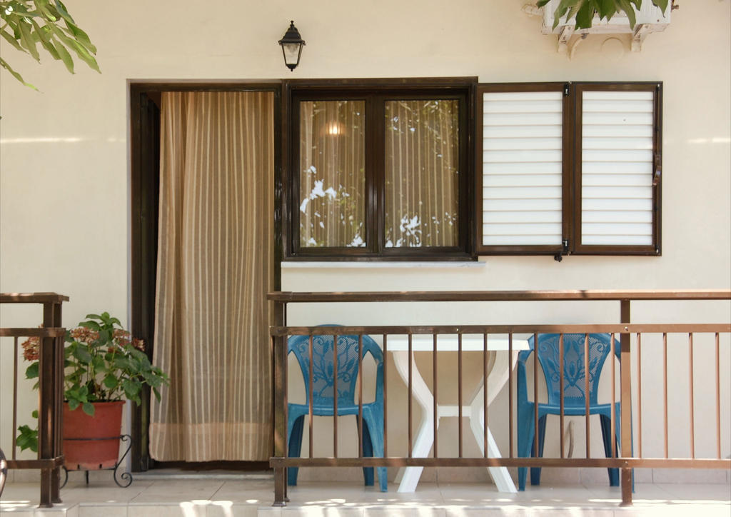 Trantas Rooms Paralia Skotinis Exterior photo
