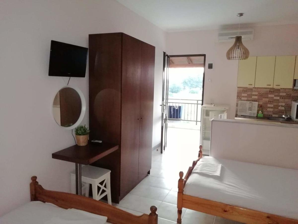 Trantas Rooms Paralia Skotinis Exterior photo