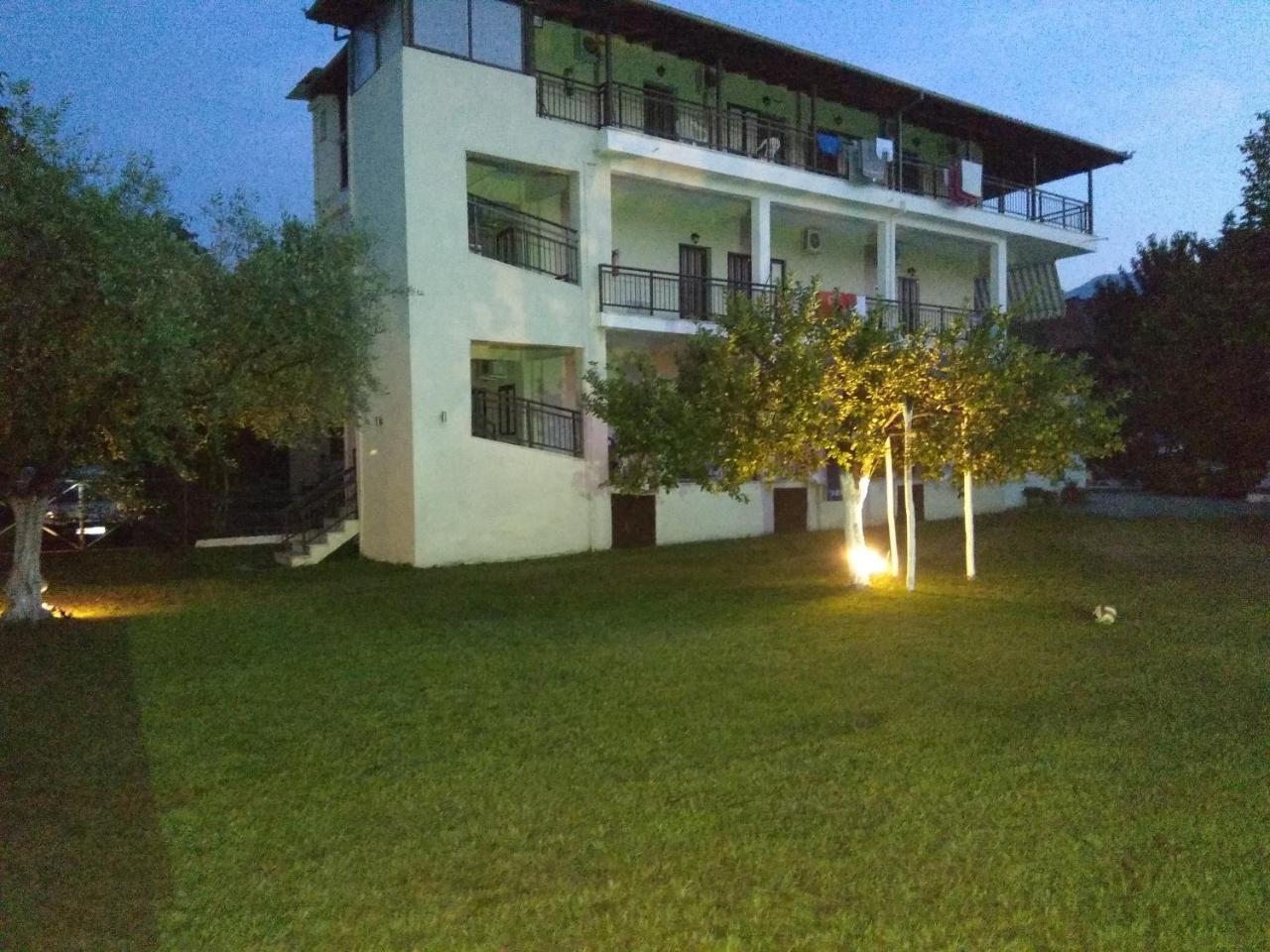 Trantas Rooms Paralia Skotinis Exterior photo
